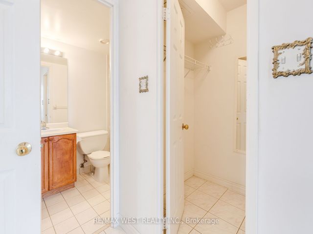 1011 - 28 Empress Ave