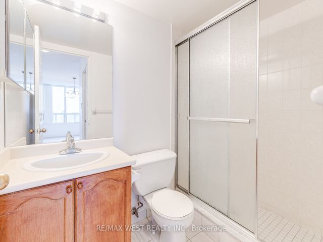 1011 - 28 Empress Ave