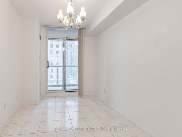 1011 - 28 Empress Ave