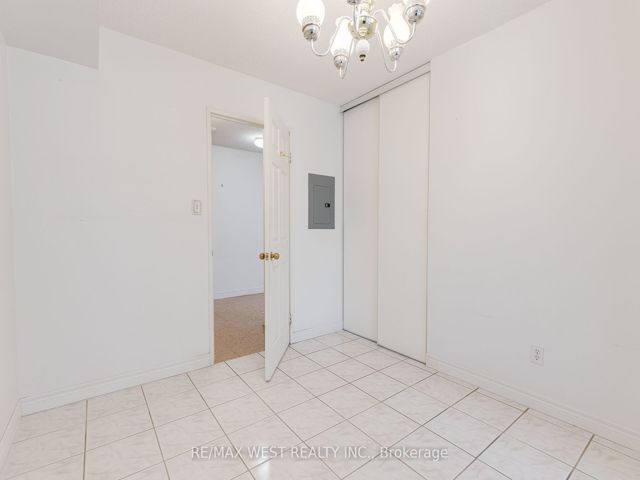 1011 - 28 Empress Ave