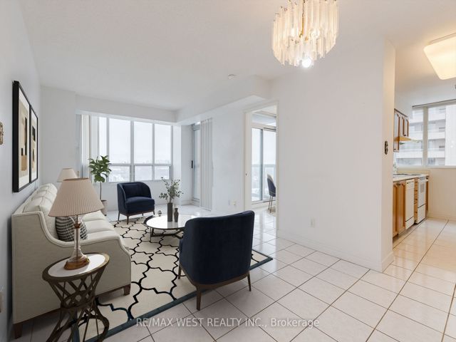 1011 - 28 Empress Ave