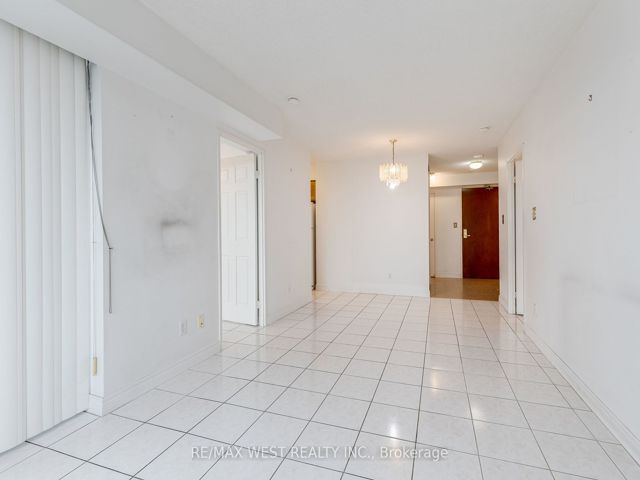 1011 - 28 Empress Ave