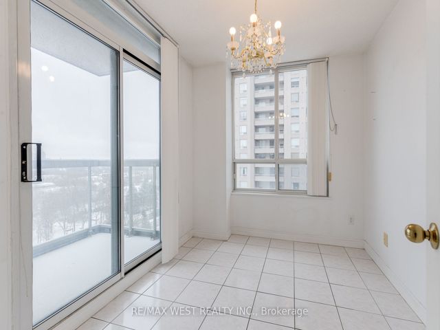 1011 - 28 Empress Ave