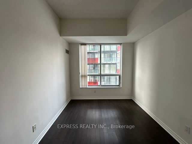 1122 - 168 Simcoe St