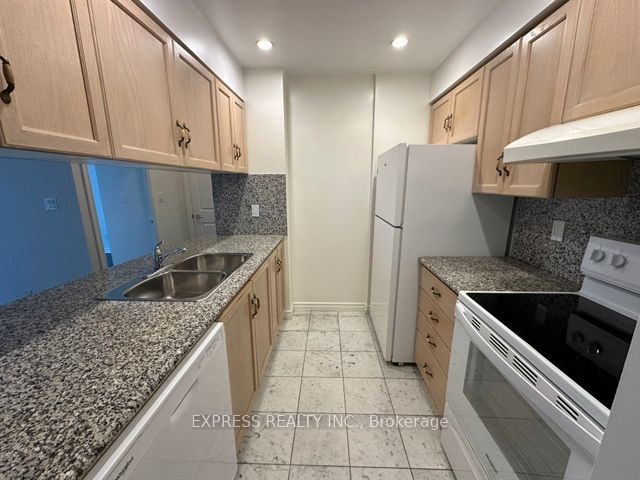 1122 - 168 Simcoe St