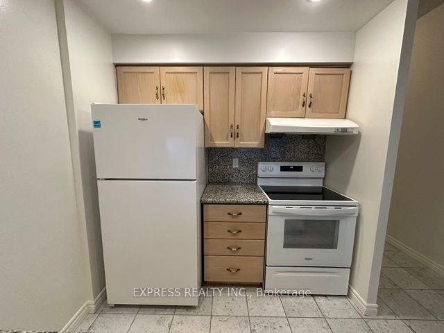 1122 - 168 Simcoe St