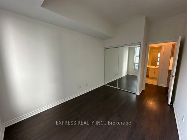 1122 - 168 Simcoe St