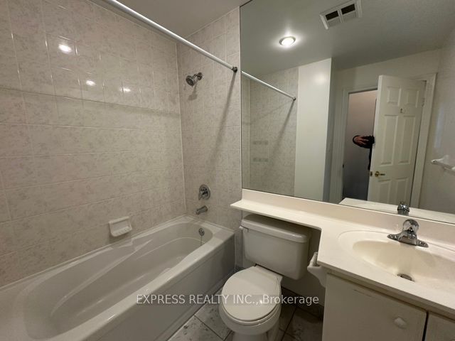 1122 - 168 Simcoe St