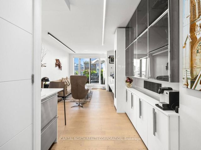 1402 - 168 King St E