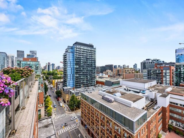 1402 - 168 King St E