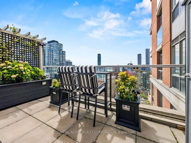 1402 - 168 King St E