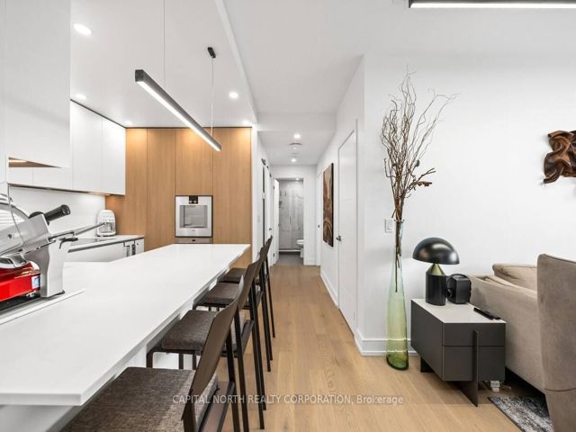 1402 - 168 King St E
