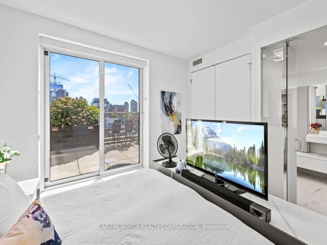 1402 - 168 King St E
