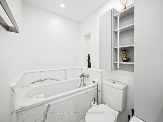 1402 - 168 King St E