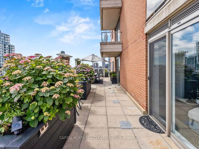 1402 - 168 King St E
