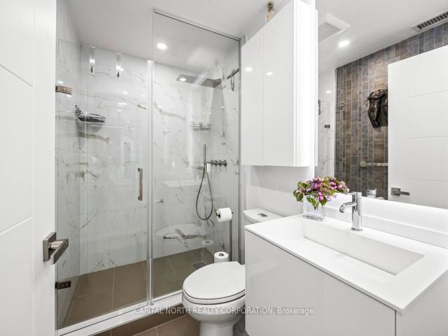 1402 - 168 King St E