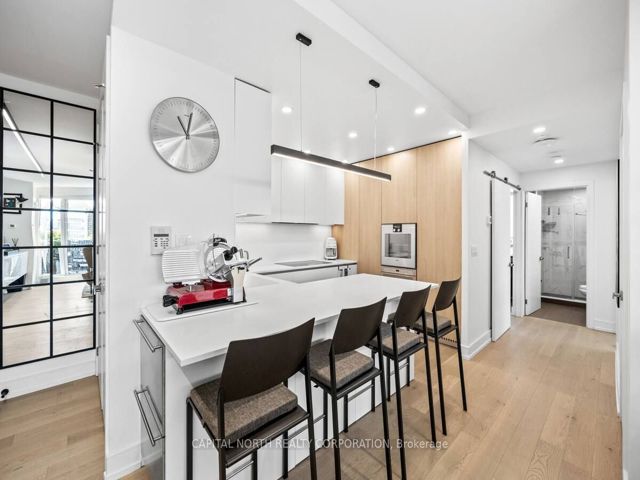 1402 - 168 King St E