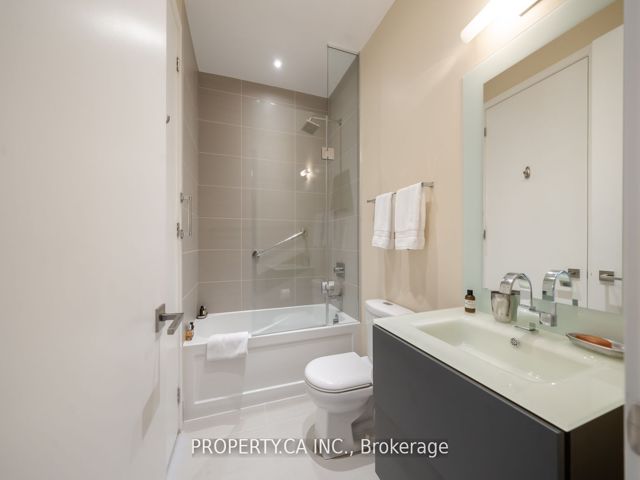 1728 - 111 St Clair Ave W
