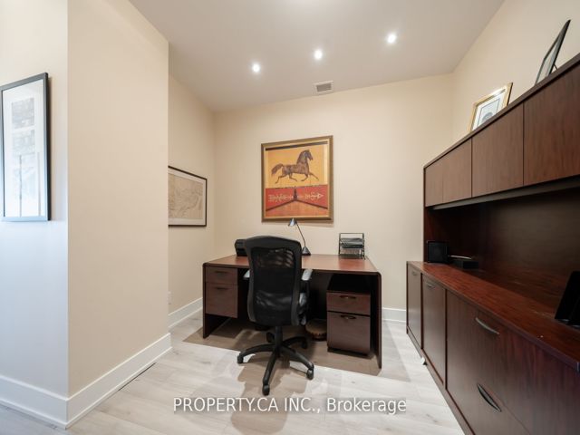 1728 - 111 St Clair Ave W