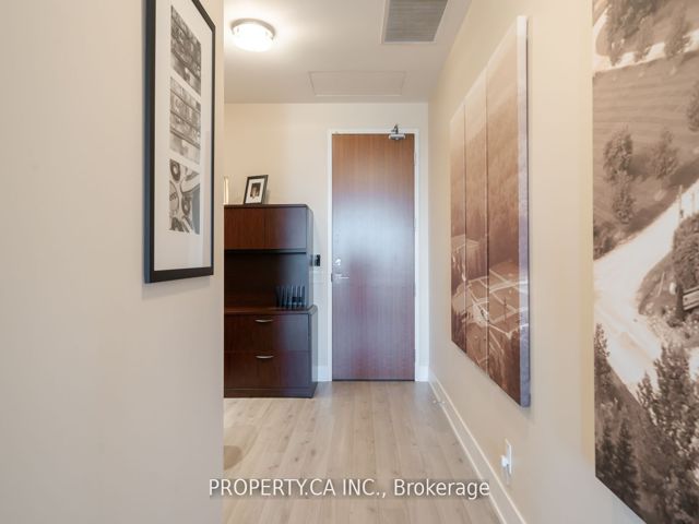 1728 - 111 St Clair Ave W