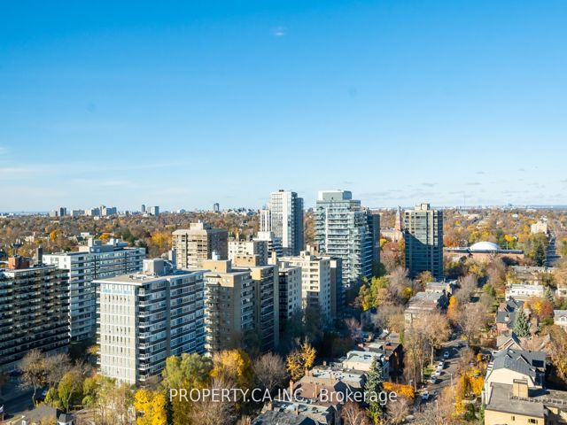1728 - 111 St Clair Ave W