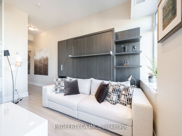 1728 - 111 St Clair Ave W