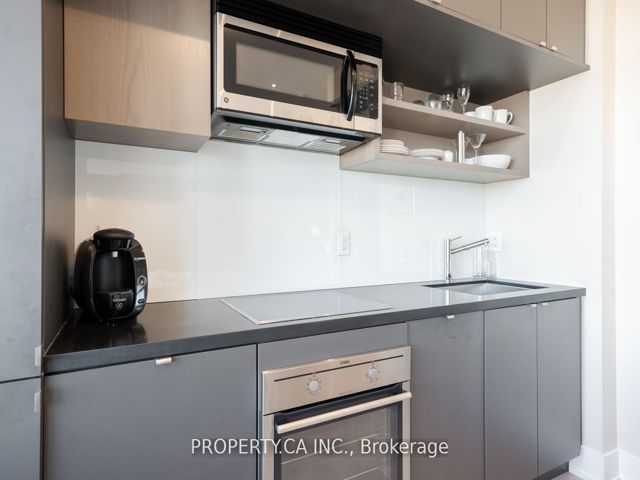 1728 - 111 St Clair Ave W