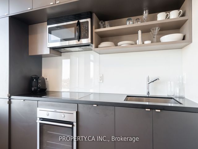 1728 - 111 St Clair Ave W