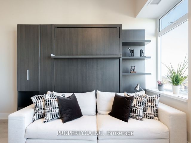 1728 - 111 St Clair Ave W