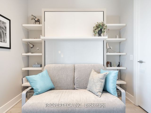 1728 - 111 St Clair Ave W