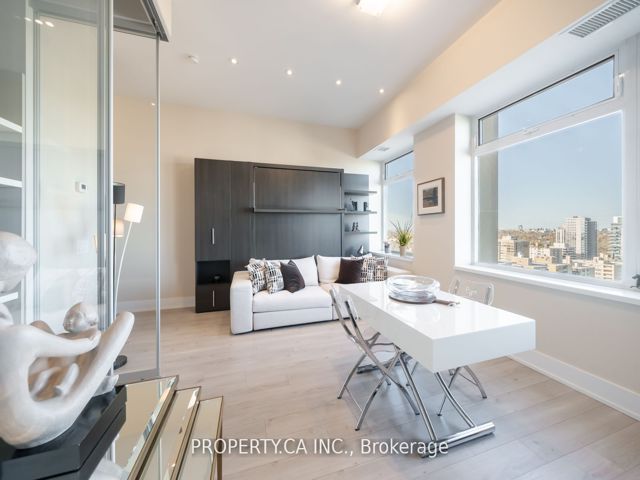 1728 - 111 St Clair Ave W
