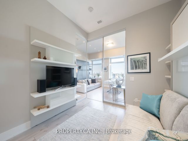 1728 - 111 St Clair Ave W