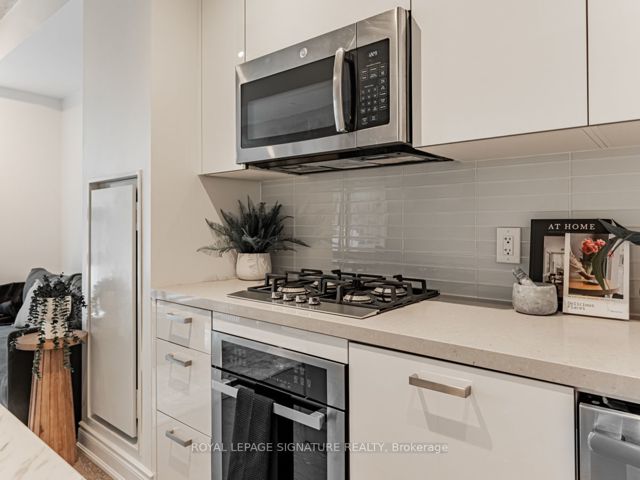 907 - 608 Richmond St