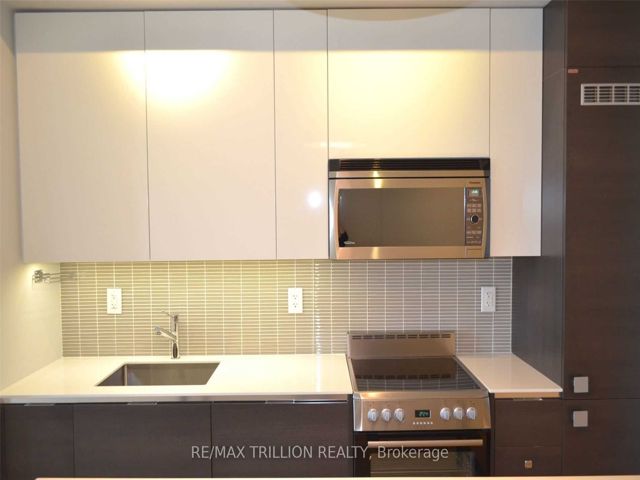 414 - 8 Dovercourt Rd