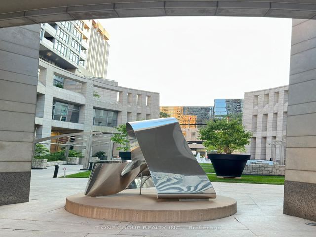 1503 - 2181 Yonge St