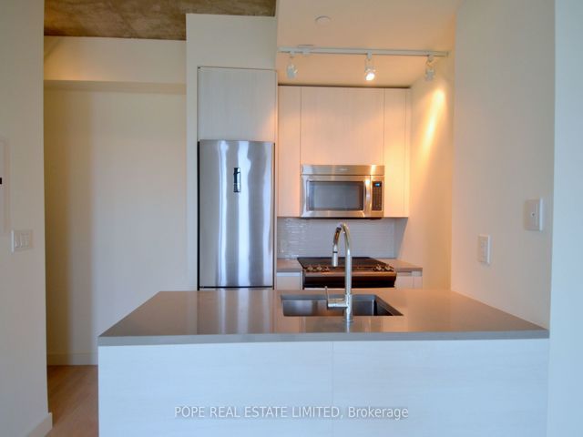 513 - 111 Bathurst St