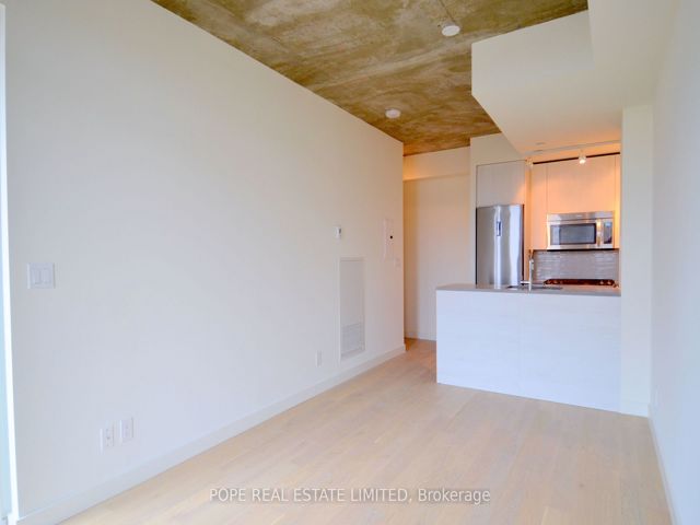 513 - 111 Bathurst St