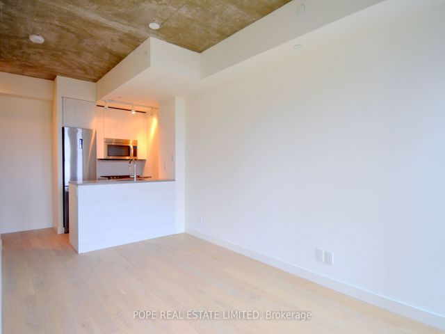513 - 111 Bathurst St