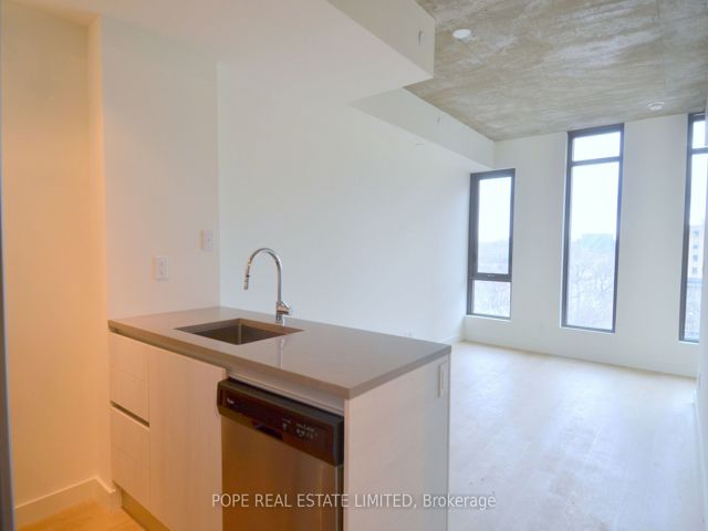 513 - 111 Bathurst St