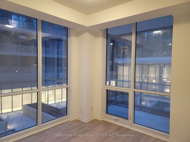 212 - 38 Forest Manor Rd
