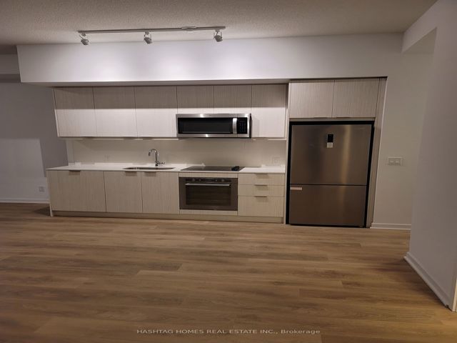 212 - 38 Forest Manor Rd