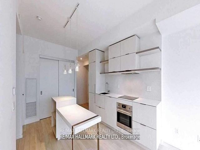 3114 - 197 Yonge St