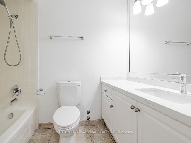 1004 - 2500 Bathurst St