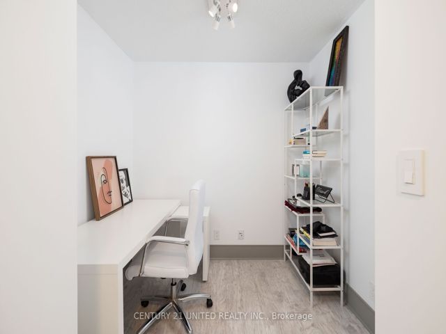 302 - 81 Navy Wharf Crt