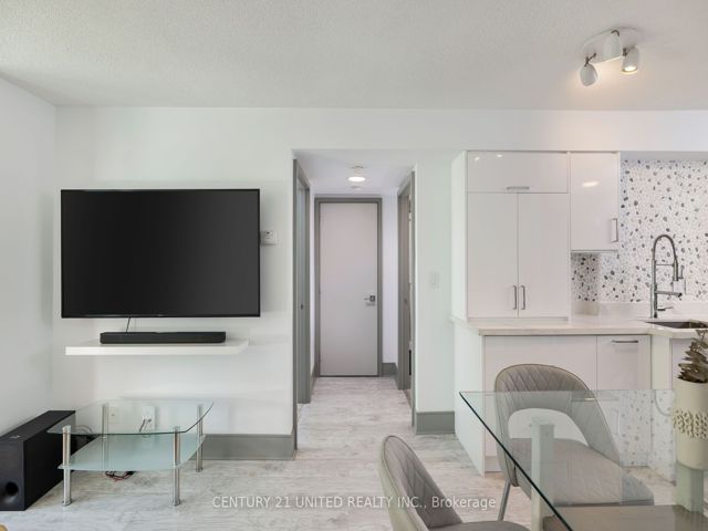 302 - 81 Navy Wharf Crt