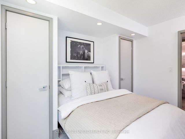 302 - 81 Navy Wharf Crt
