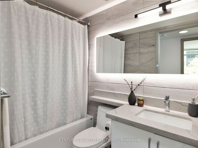 302 - 81 Navy Wharf Crt