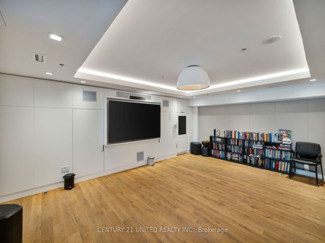 302 - 81 Navy Wharf Crt