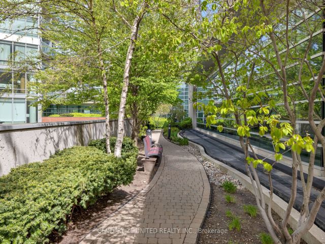 302 - 81 Navy Wharf Crt