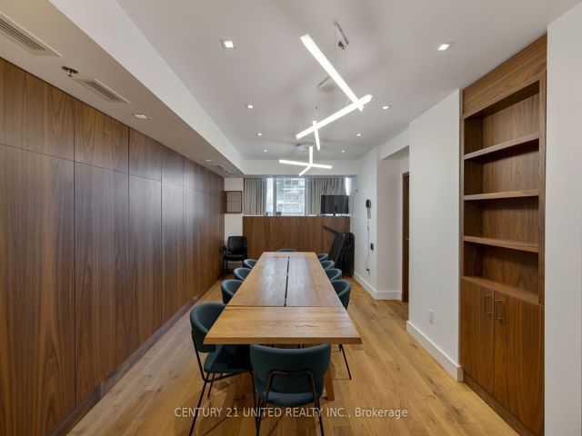 302 - 81 Navy Wharf Crt